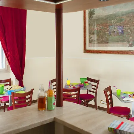 Budget Des Arts Hostel