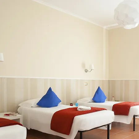 Budget Rooms Des Arts Hostel Rome