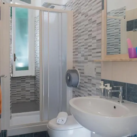 אכסניה Budget Des Arts *